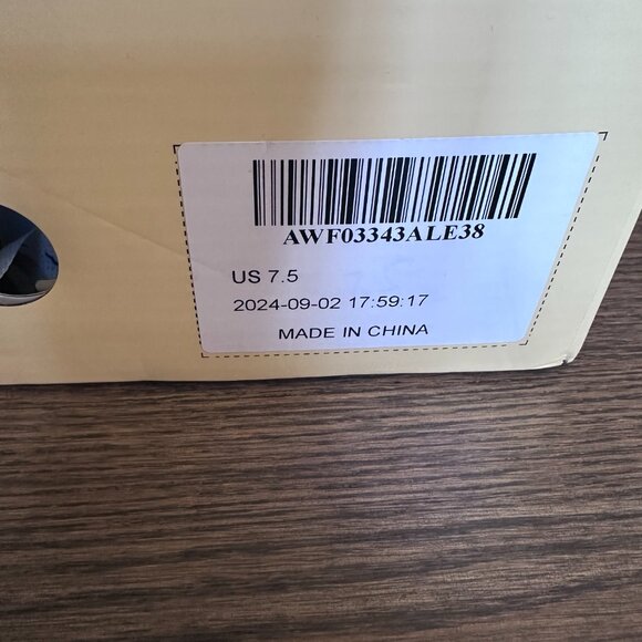 NWT Cosy Island Heels - Picture 5 of 6